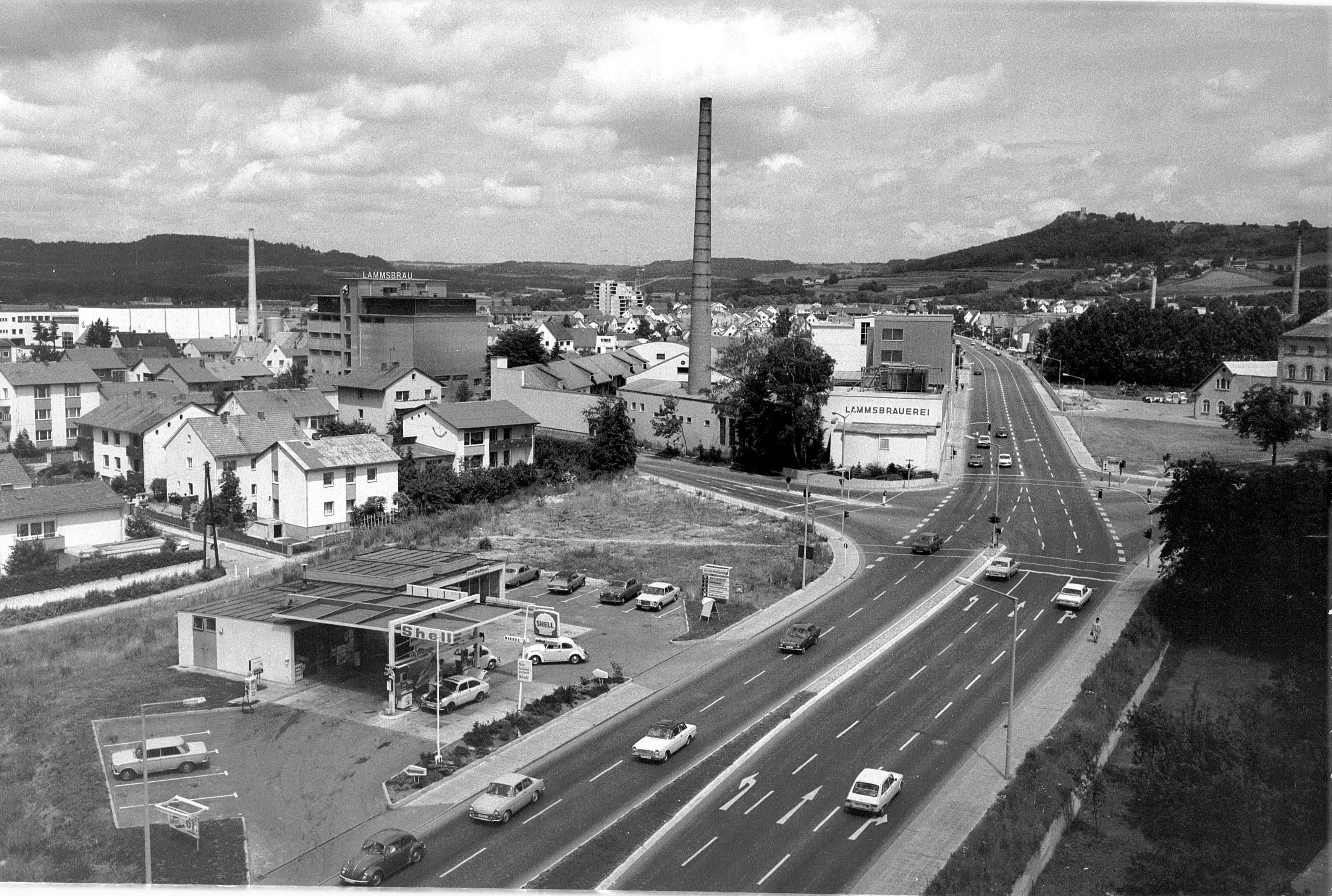 112 Dammstraße mit Shell Tankstelle